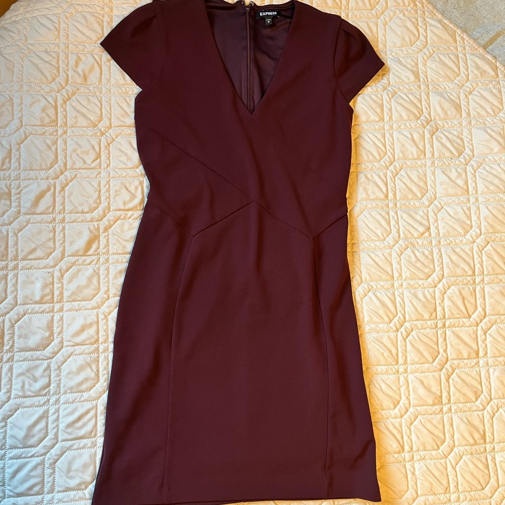 💞 2/$40 or 3/$60! Express Red Sheath Dress V-Neck Cap Sleeve